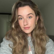 Junior beauty editor Grace Lindsay taking a selfie