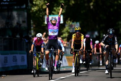 Elisa Balsamo (Trek-Segafredo) wins stage five of the 2022 Giro Donne in Reggio Emilia 