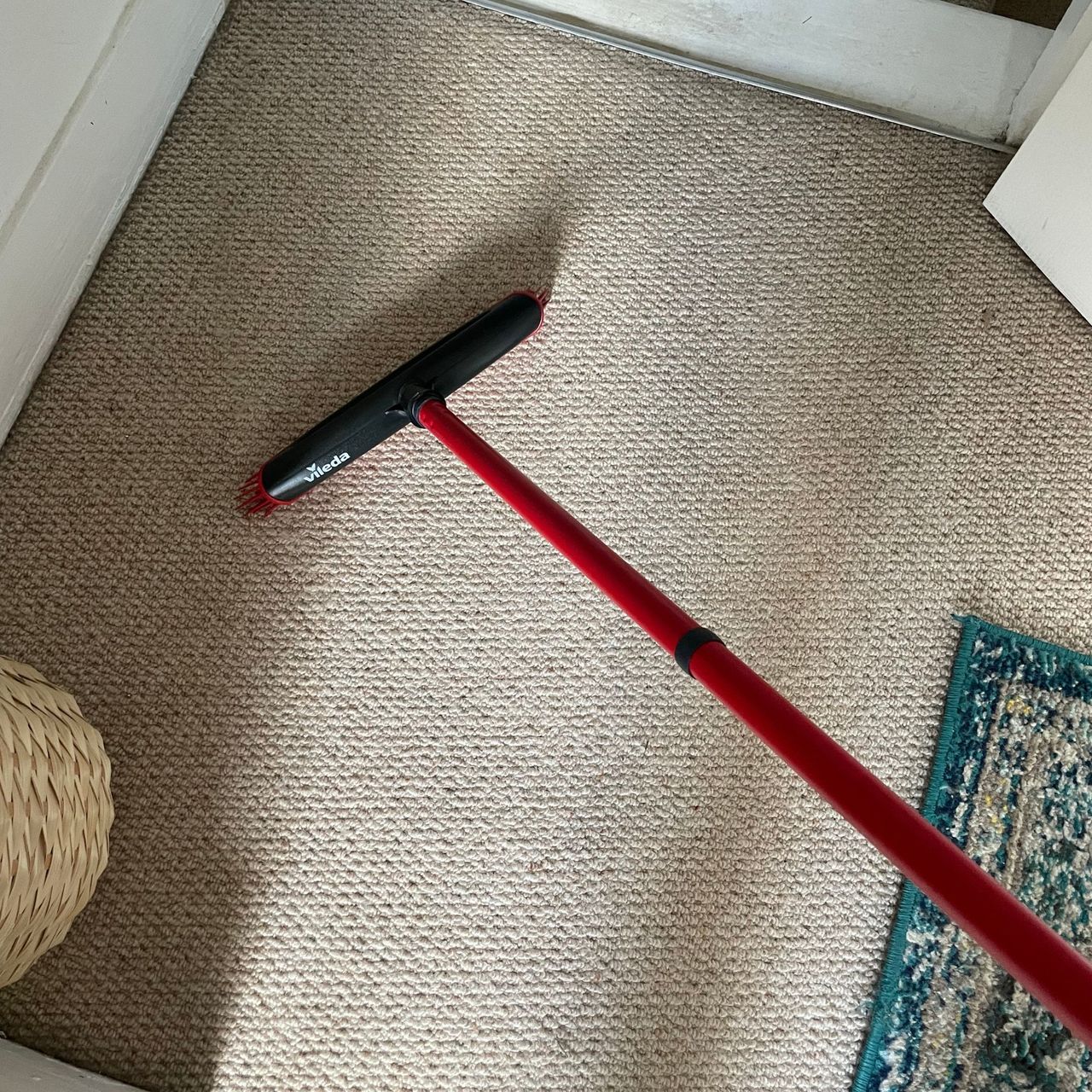 Using vileda pet broom on cream carpeted floors