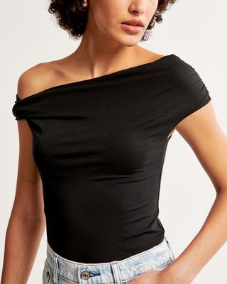 Abercrombie & Fitch model in black off the shoulder bodysuit
