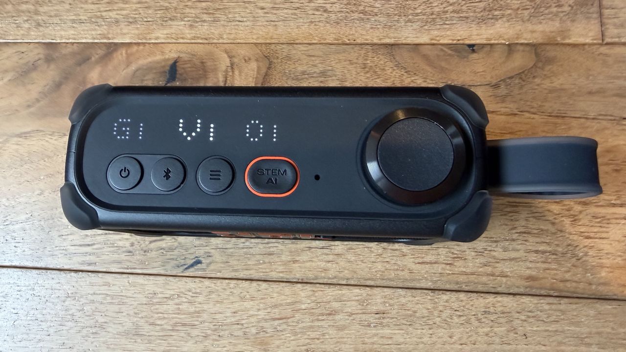 JBL BandBox Solo guitar practice gadget