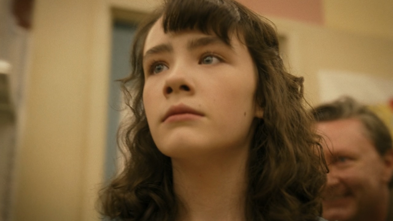 Clara being followed by creepy man in supermarket in IT: Welcome to Derry Episode 2