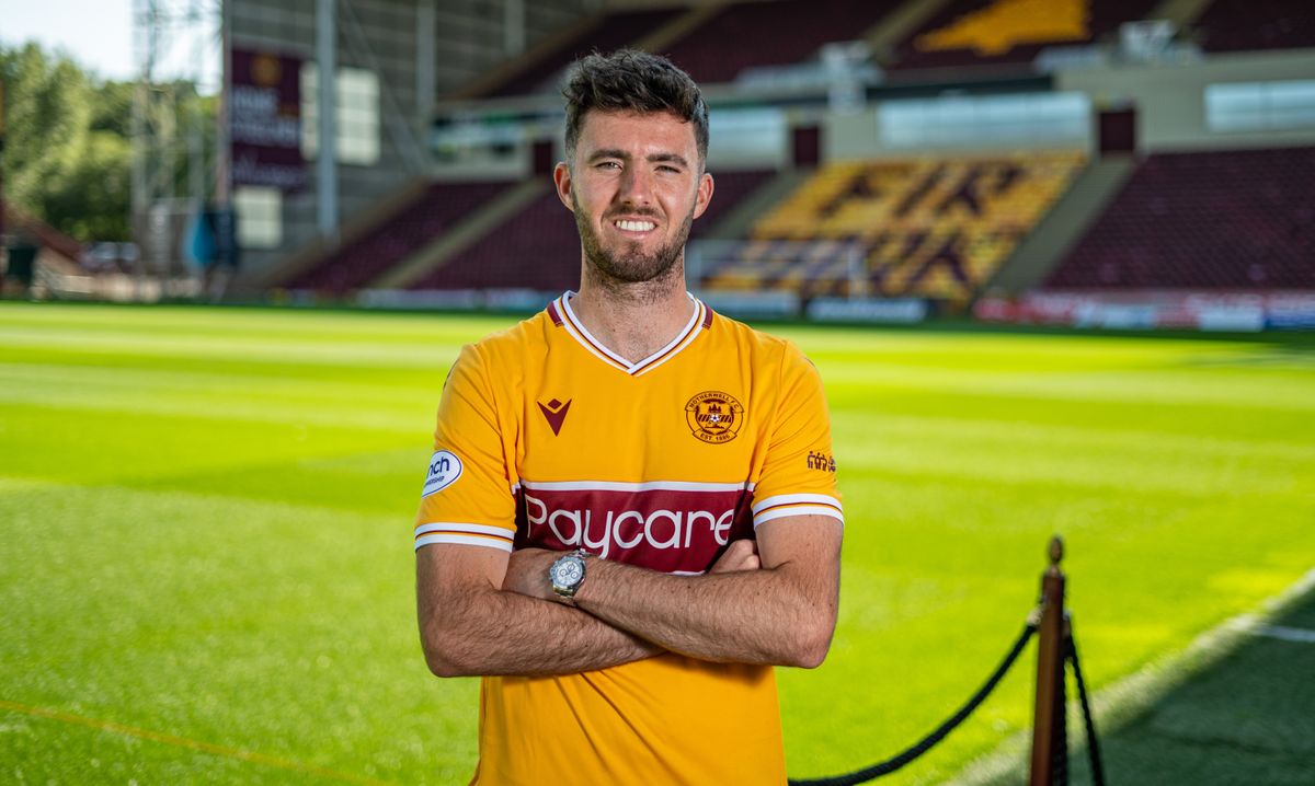 Motherwell sign Sean Goss