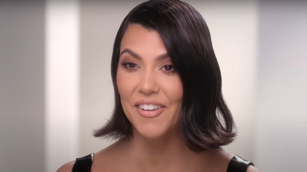 I Still Don’t Get Kim Kardashian’s Swim Gloves, But Kourtney Kardashian