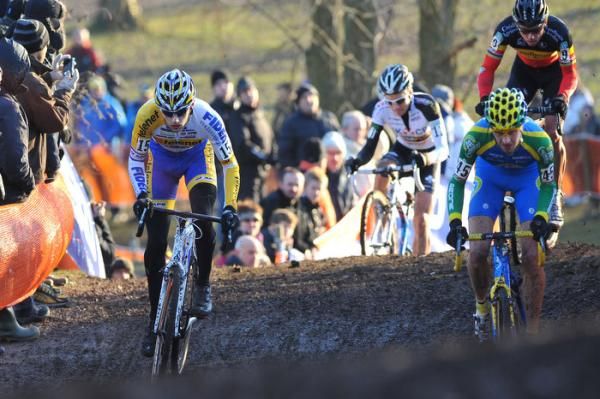 Rob Peeters (Telenet-Fidea) and Thijs Van Amerongen (Team AA Drink-Leontien.nl) tackle the frozen parcours.