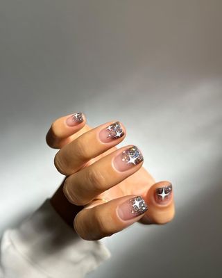 Sparkling starburst manicure by Hang Nguyen