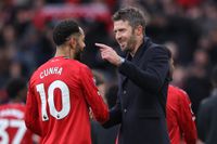 Manchester United boss Michael Carrick speaks to forward Matheus Cunha