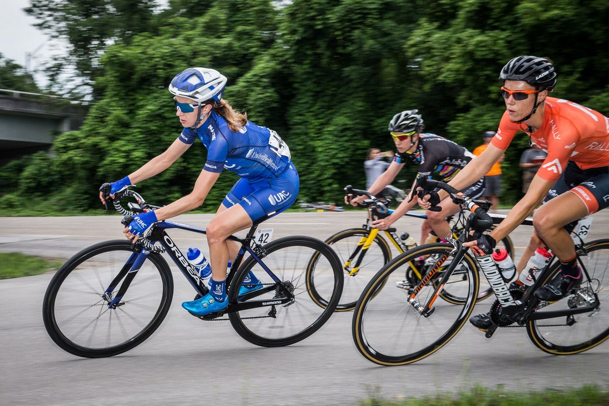 Katie Hall (UnitedHealthcare) moving to the front of the bunch