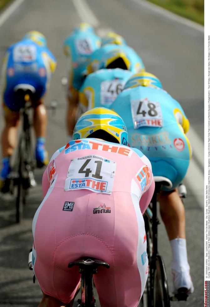 Alexander Vinokourov in pink and the Astana team during the 2010 Giro