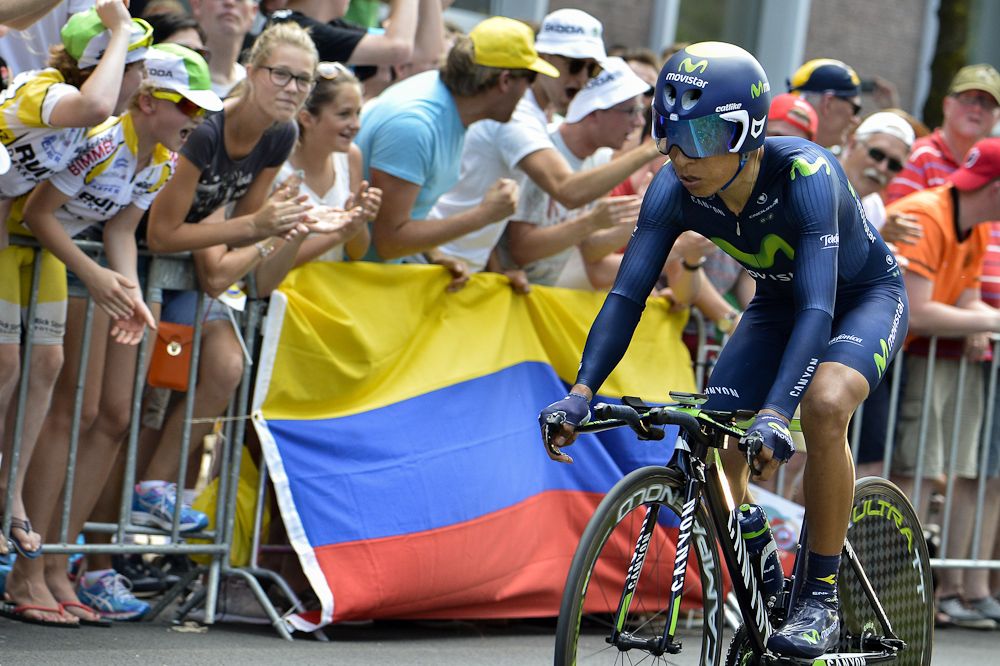 Nairo Quintana rides past a Colombian flag.