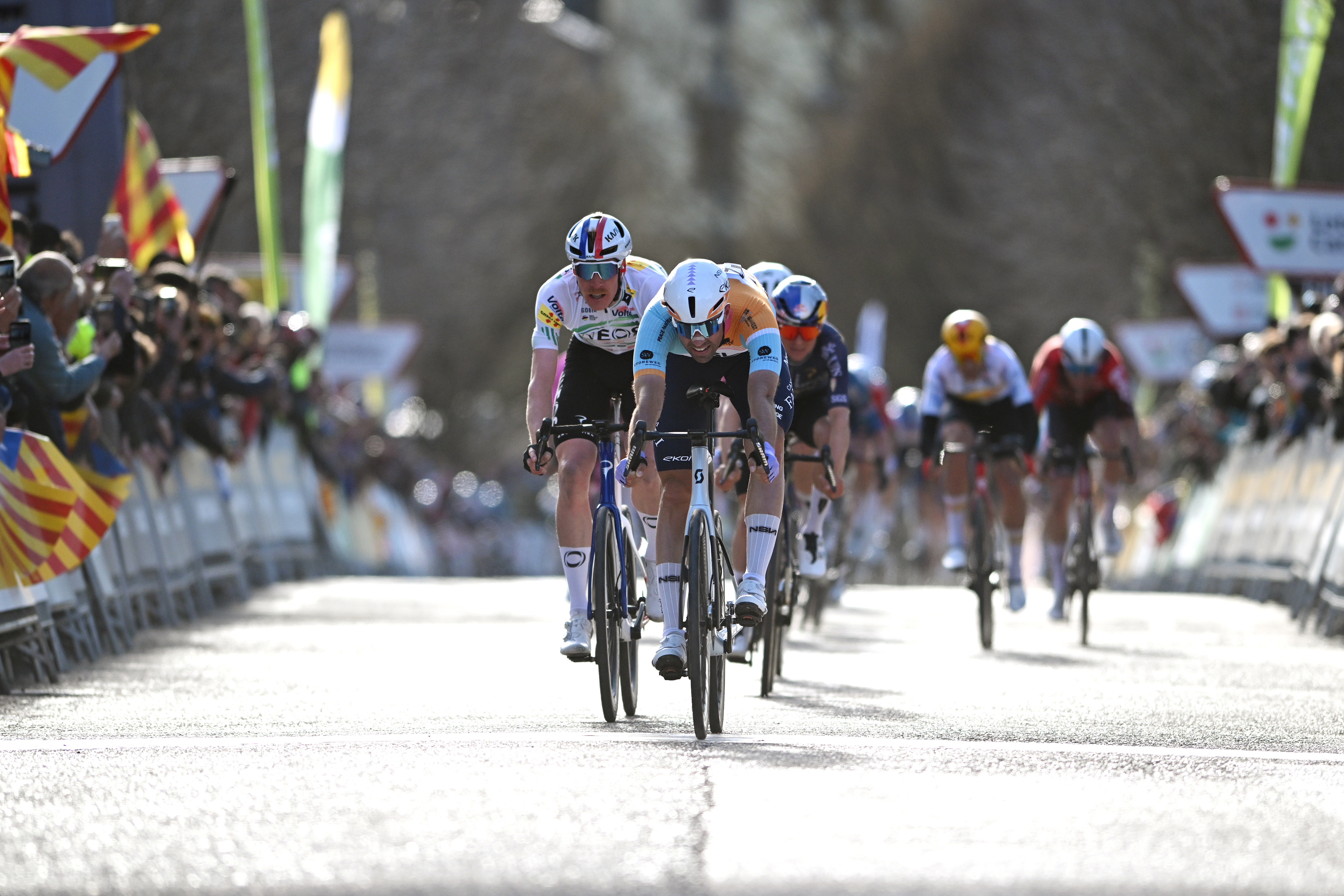 As it happened: British sprint success in shortened stage 4 at the Volta a Catalunya 2026