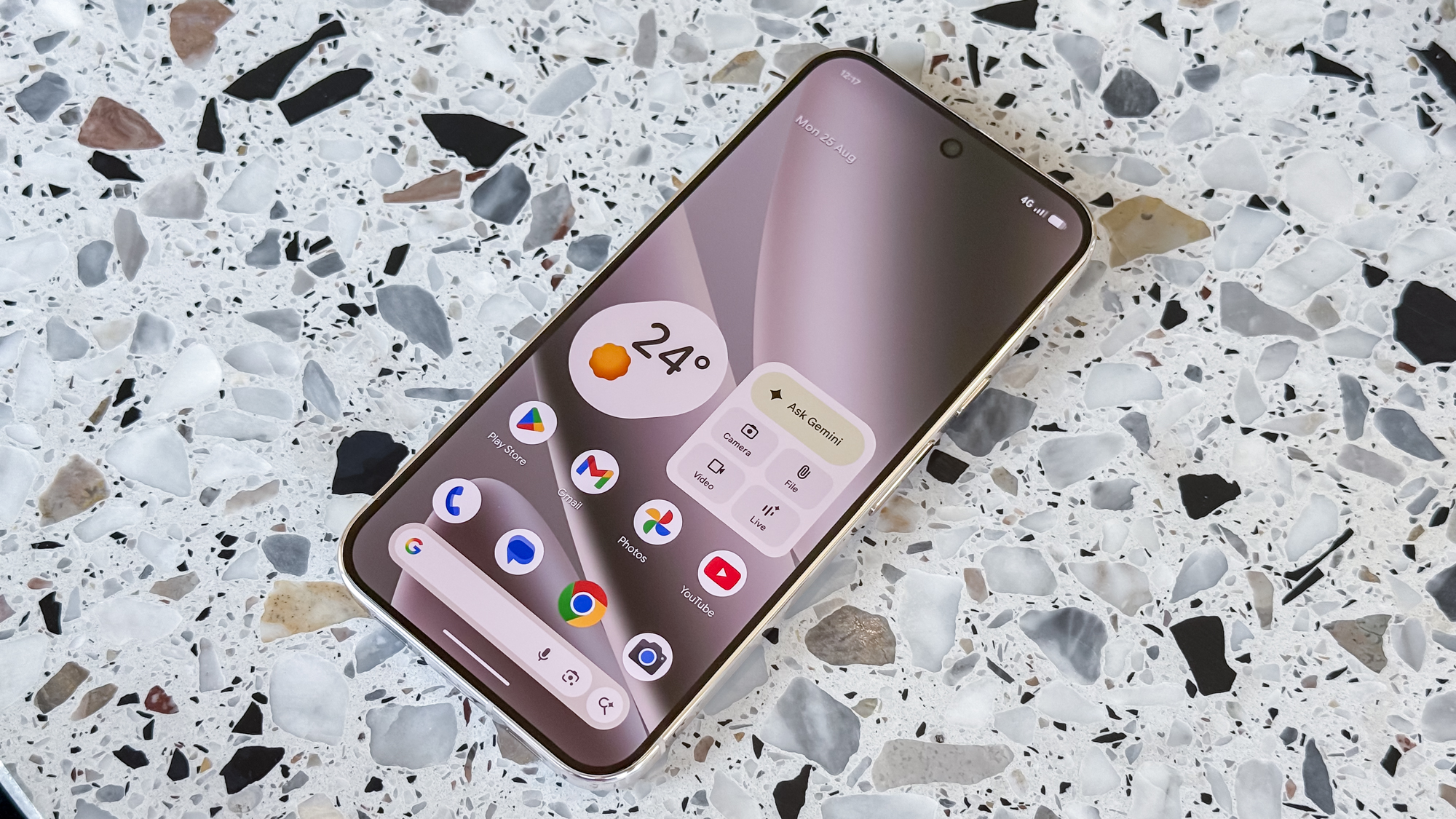 Google Pixel 10 Pro XL display