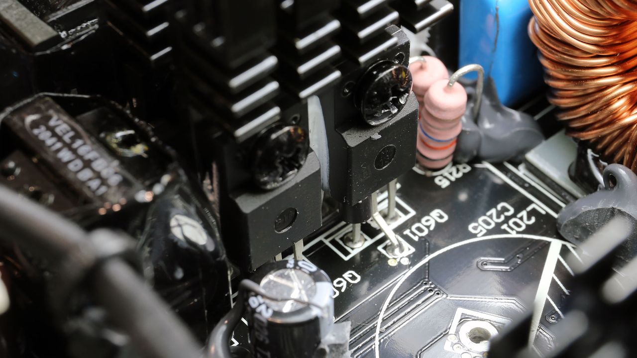 EVGA 1000 P6