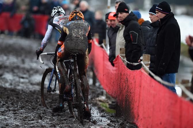 Mathieu van der Poel and Wout Van Aert set a new standard for the elite races in Loenhout