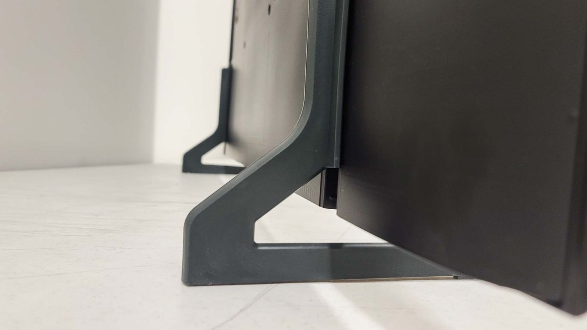 Samsung Q60B QLED TV stand