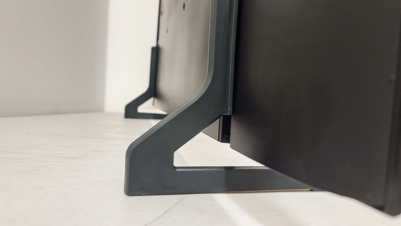 Samsung Q60B QLED TV stand
