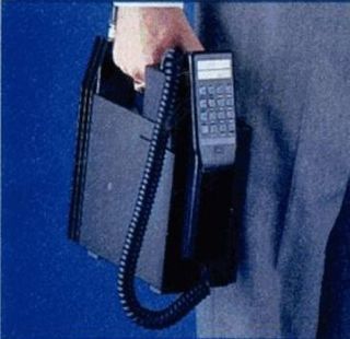 Mobile Phone 1986: Transportable Cellular Telephone