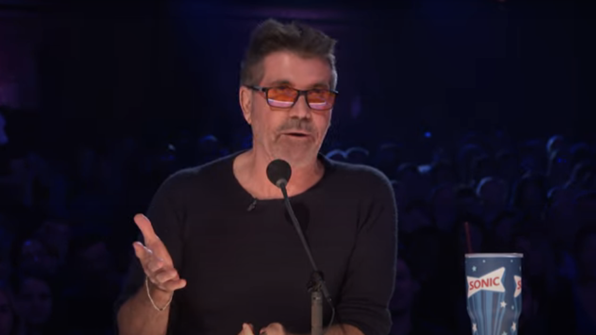 Simon Cowell talking to Trailer Flowers in America&#039;s Got Talent Season 18