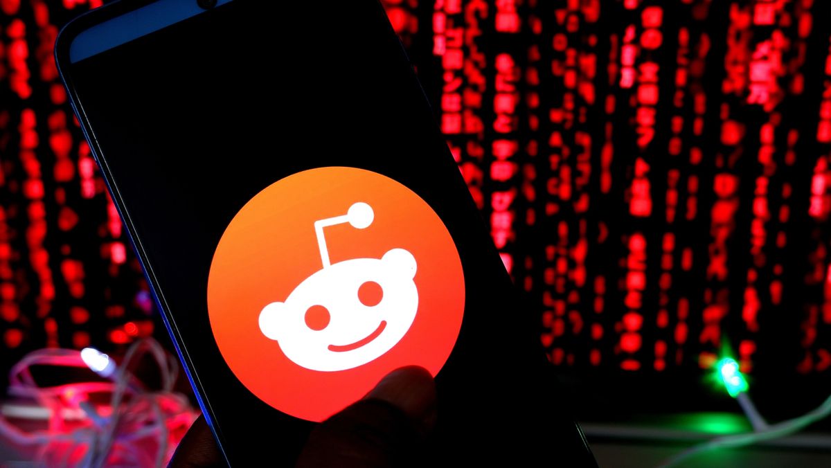 Reddit communities go dark in protest over new policy on 3rd-party