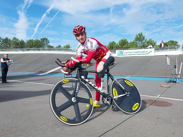 J&eacute;r&ocirc;me Lambert posing for a photo before the individual pursuit.