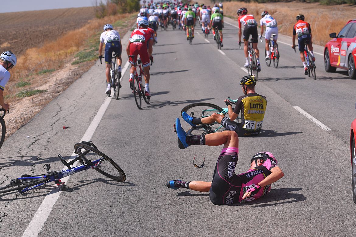 Jetse Bol and Bert-Jan Lindeman crash in the closing kilometres