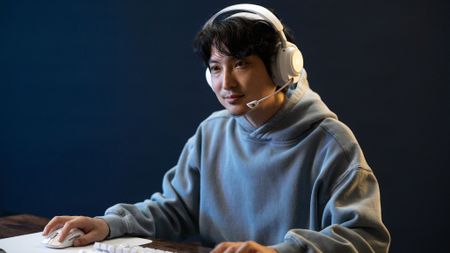SteelSeries Arctis Nova Pro Omni headset in use with various gaming devices including PlayStation, Nintendo Switch, and PC.