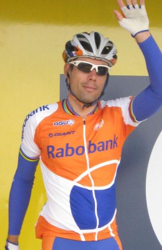 Oscar Freire (Rabobank) waves to the crowd