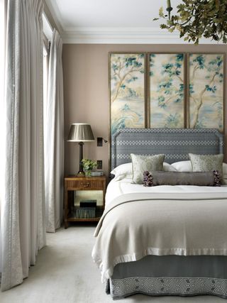 Landscape panelling, blue and white bedhead