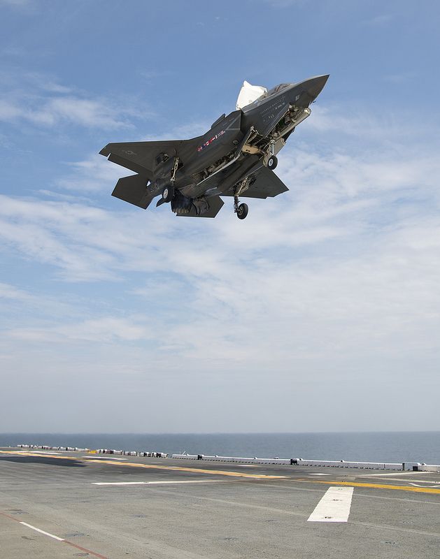 In Photos: F-35 Fighter Jet Makes 1st Vertical Night Landing | Live Science