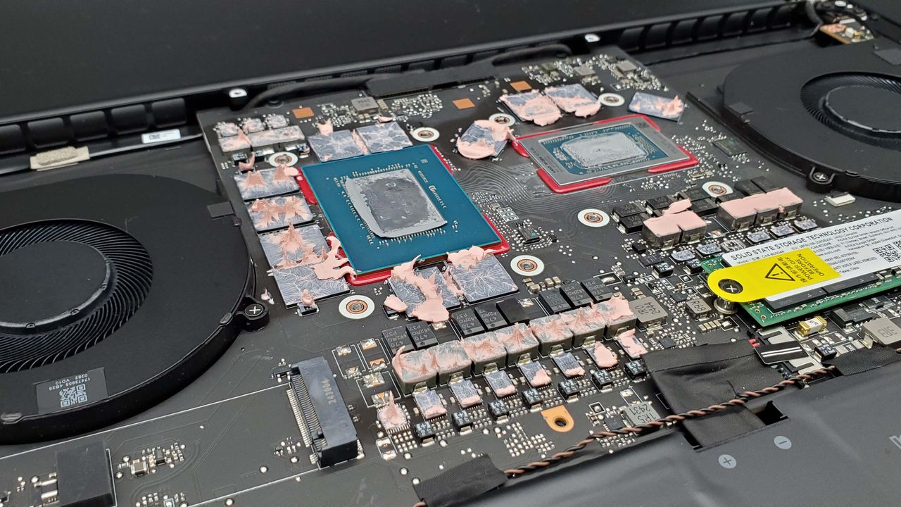 Razer Blade 16 (2025) gaming laptop with RTX 5090 inside