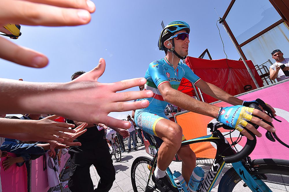 Fans cheering for local hero Vincenzo Nibali (Astana)