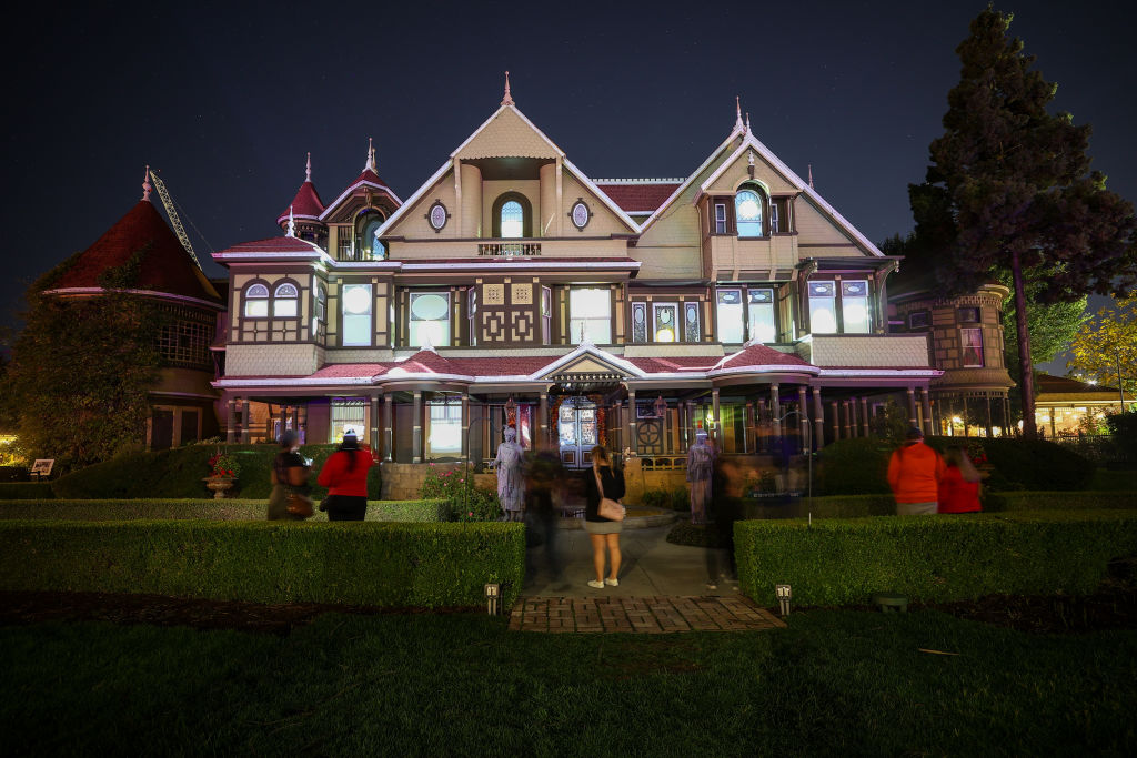 Front view of the Winchester Mystery House