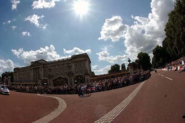 The area attracted many, many spectators.