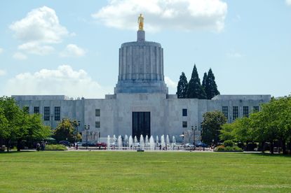 Classic view of the capitol building in Oregon