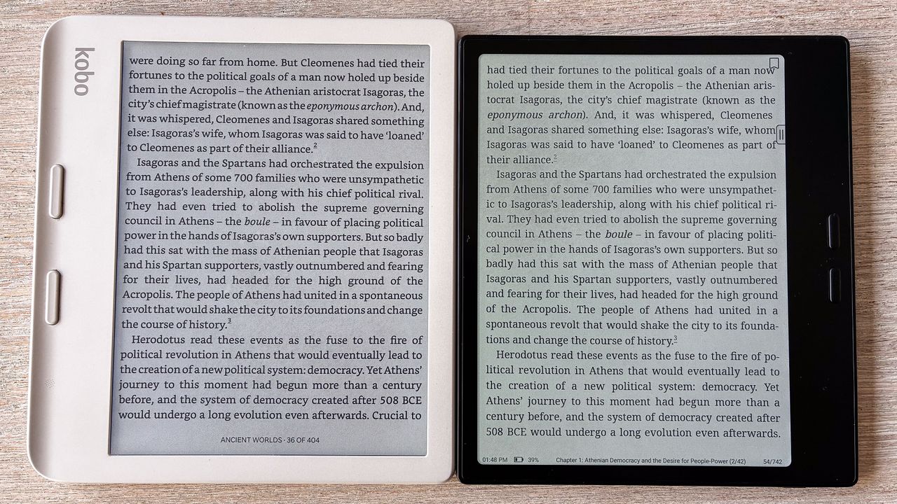 A side-by-side text comparison of the Boox Go Color 7 Gen II (right) and the Kobo Libra Colour (left)