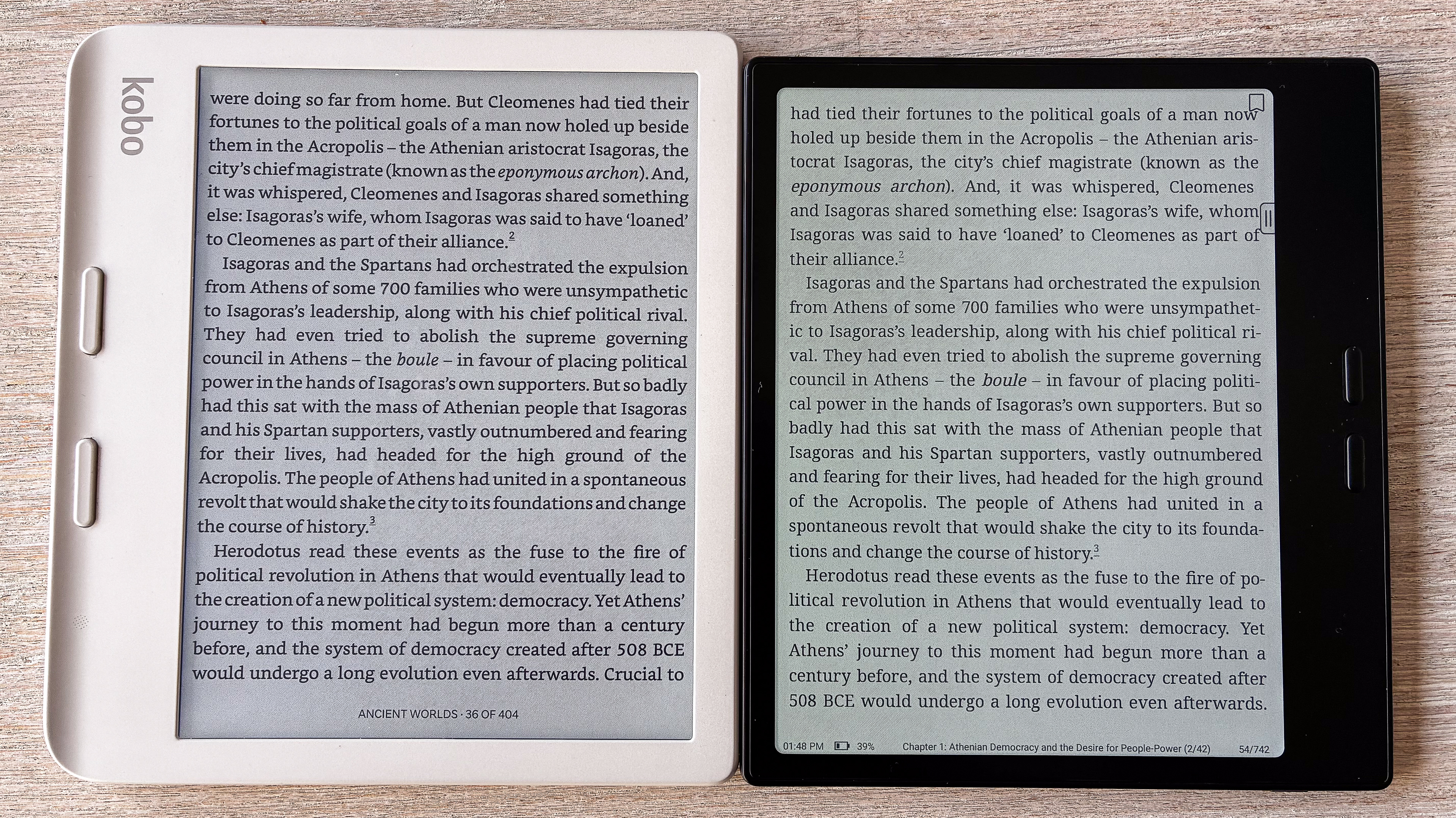 A side-by-side text comparison of the Boox Go Color 7 Gen II (right) and the Kobo Libra Colour (left)