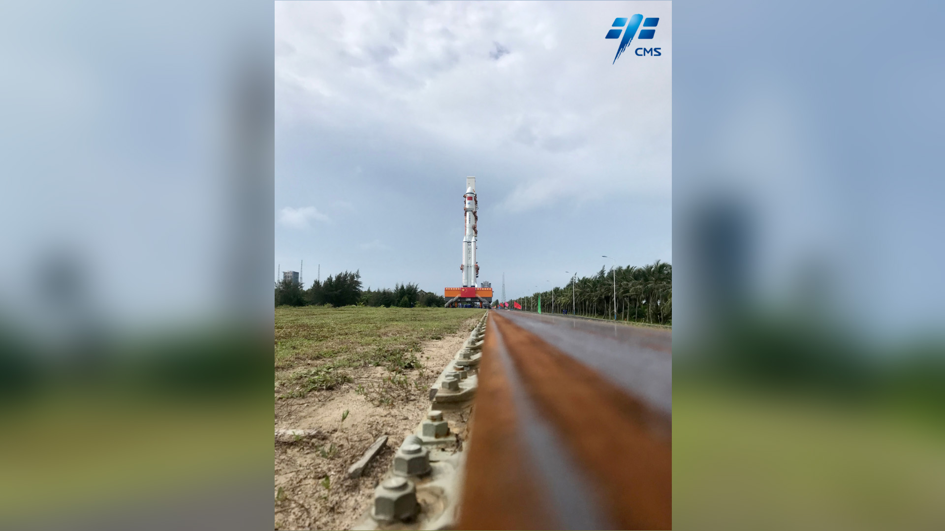 2022 年 5 月 7 日，载有天舟四号货船的中国长征七号火箭在计划发射前在中国南部海南岛文昌航天发射场发射升空。