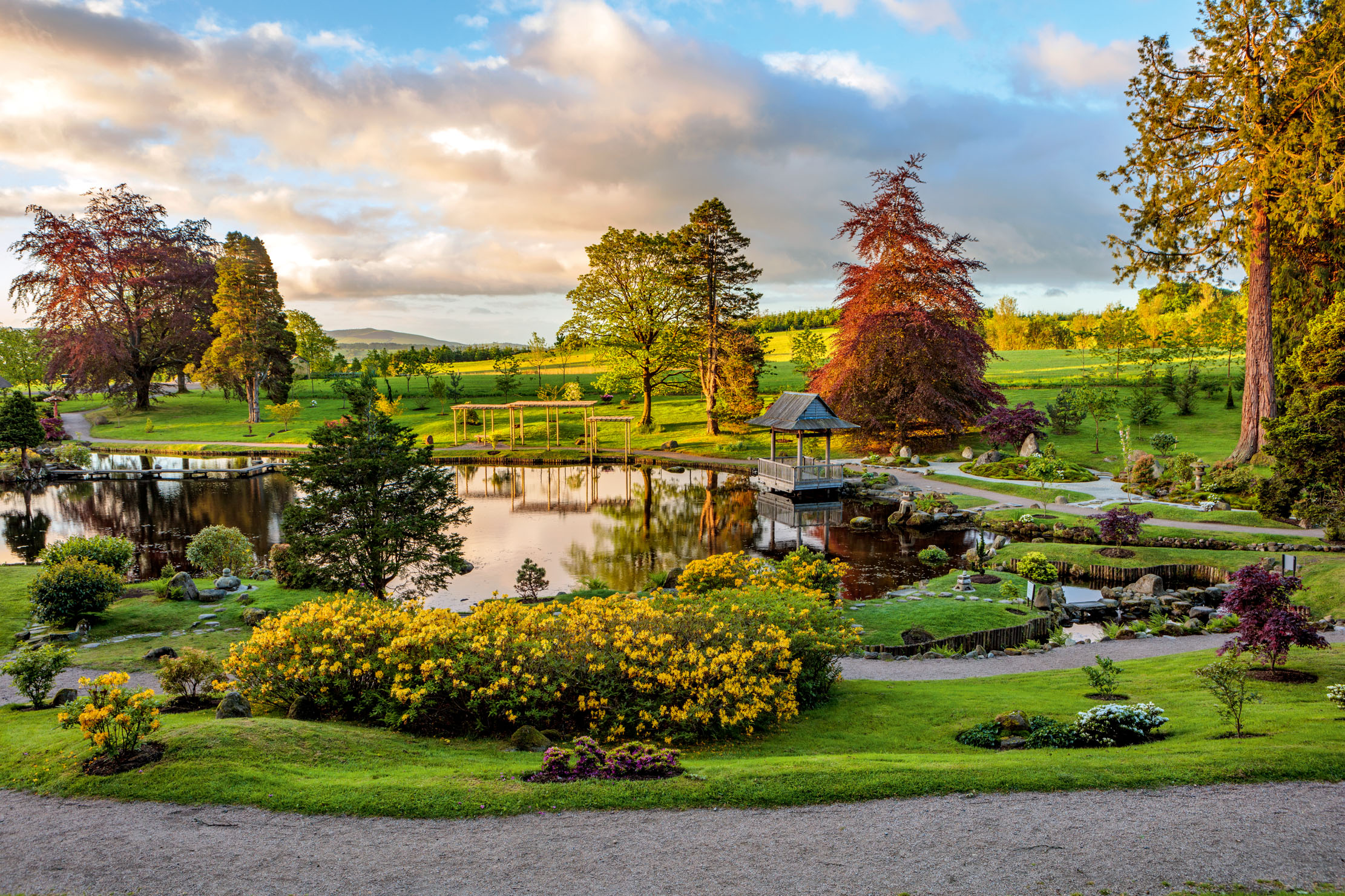 The Japanese garden Shã Raku En, created by the intrepid traveller Isabella Christie after a visit to Japan in 1907, has been restored by her great-niece Sara Stewart. The Japanese Garden at Cowden, Clackmannanshire, photographed by Clive Nichols.