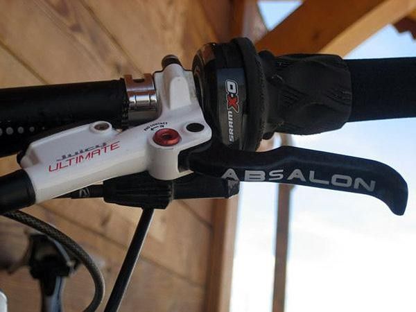 Absalon's BlackBox-spec Avid Juicy Ultimate carbon levers