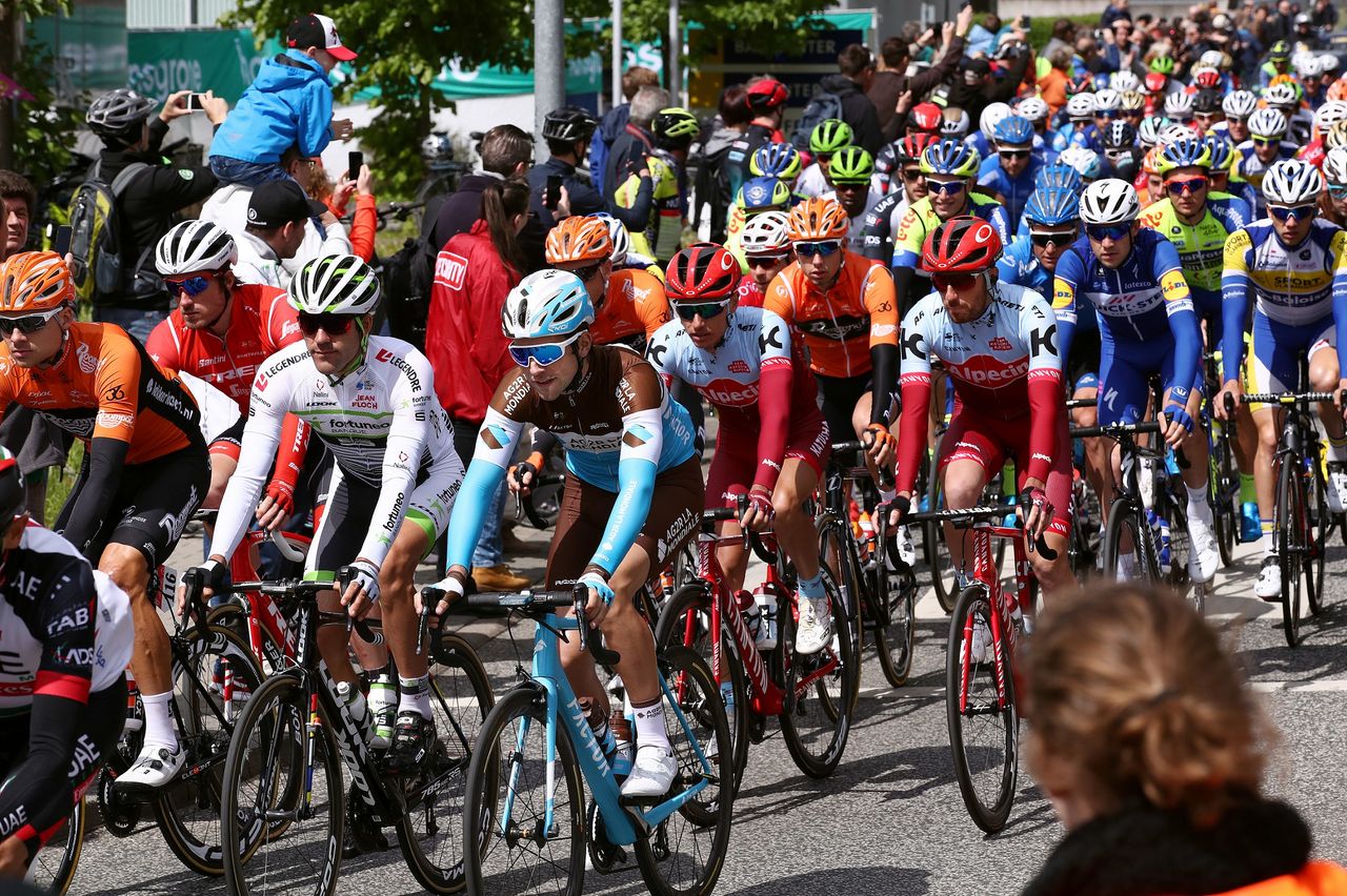 Fans watch the peloton go by