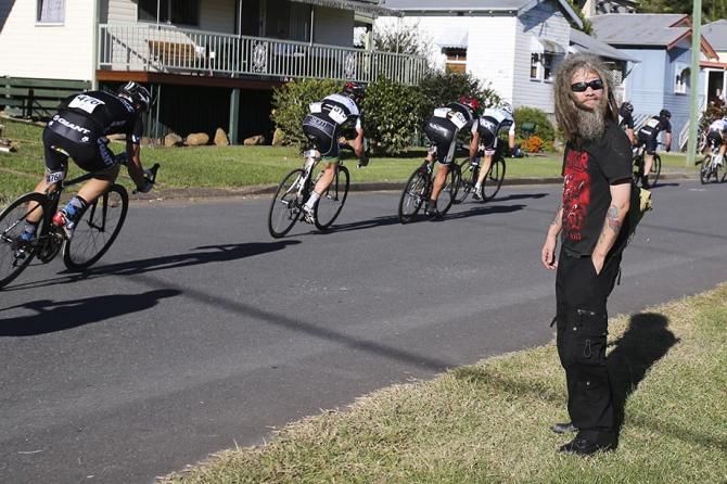 A local watches on as the women hook through turn number one