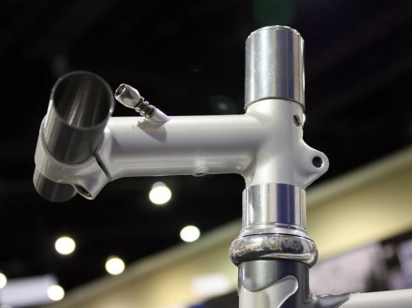 The front brake cable is also internally routed on this Herbie Helm-made stem.