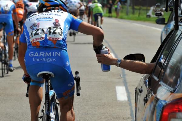 Steven Cozza accepts some assistance, a waterbottle, from his Garmin-Transitions team car.
