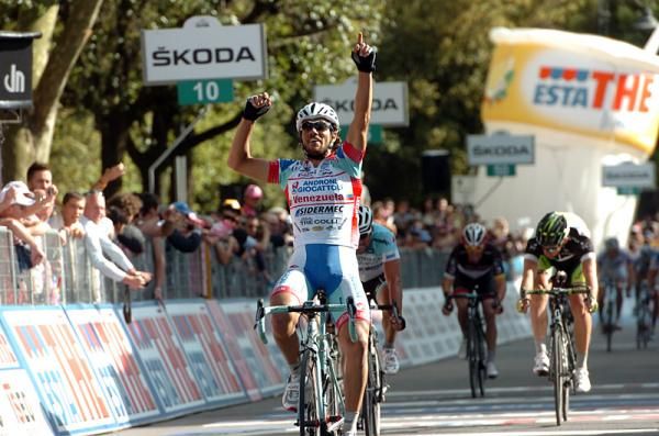 Roberto Ferrari (Androni Giocattoli) wins the first Giro stage of his career.