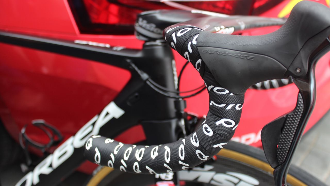 The Vision Metron handlebars are paired with Prologo handlebar tape