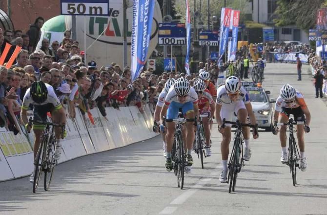 Emma Johansson (Orica - AIS), left, outsprints British champion Lizzie Armitstead (Boels Dolmans) to win the second World Cup round of the 2014 season