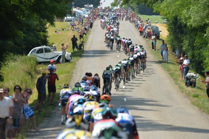 The peloton snakes its way through Provence