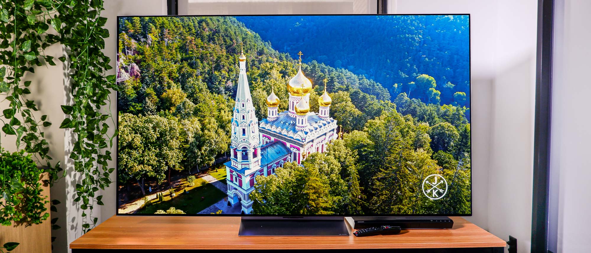 LG OLED evo Gallery Edition G2 97'' 4K Smart TV : buy online