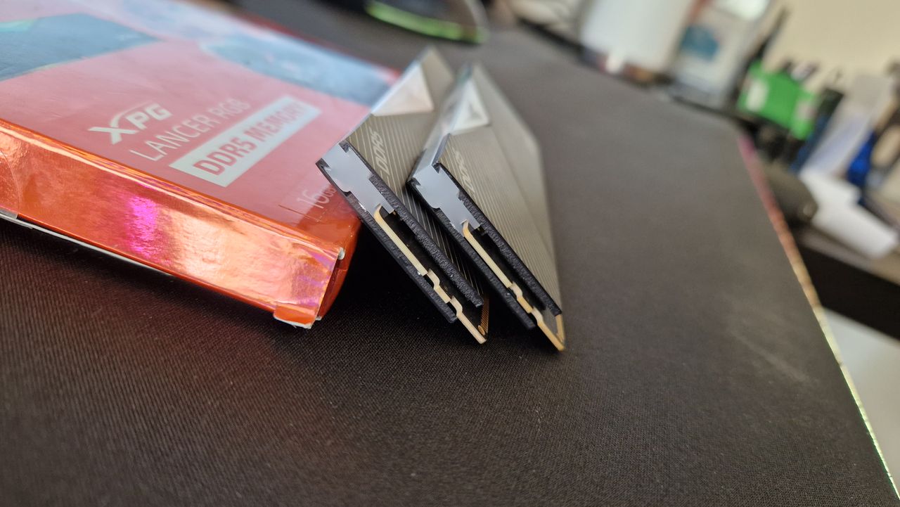 XPG Lancer RGB DDR5 from the side, showing its substantial width