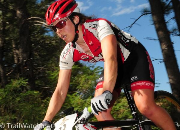 Amanda Carey (Kenda/Felt) on a technical descent